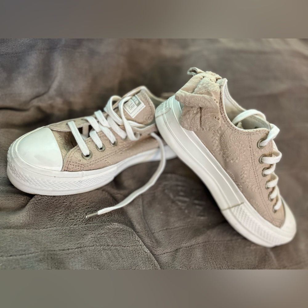 Converse Cream and White Sneakers Retro Style